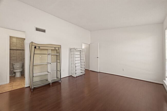 Building Photo - 3100 Jeanetta St