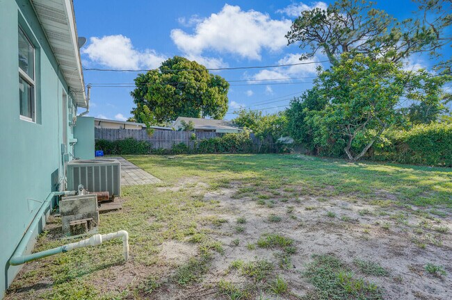 Building Photo - 1828 Maypop Rd
