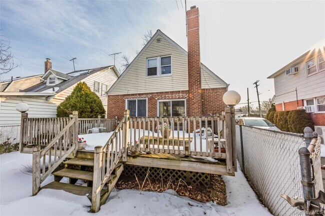 Building Photo - 39 Stewart St