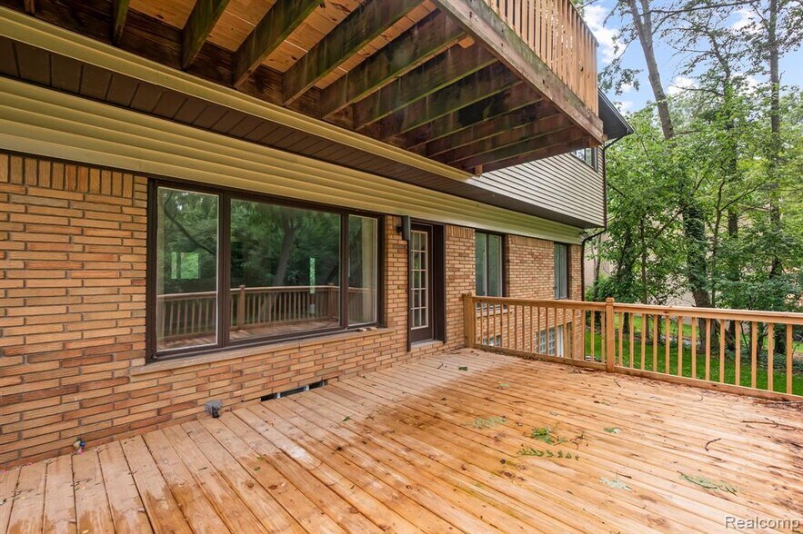 Building Photo - 4866 Walnut Lake Rd