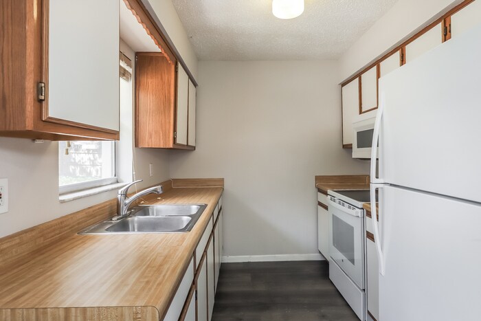 Building Photo - 4035 Dietz Rd