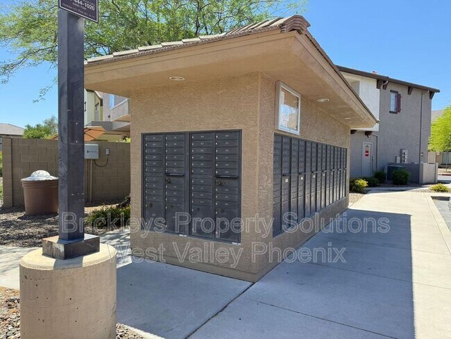 Building Photo - 2725 E Mine Creek Rd