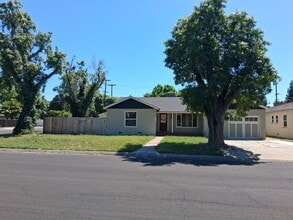 Building Photo - 340 N Santa Rosa Ave