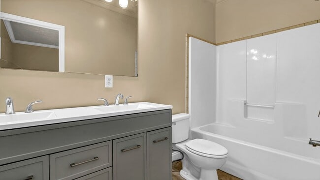 Building Photo - Spacious 3-Bedroom Home with Recent Upgrad...
