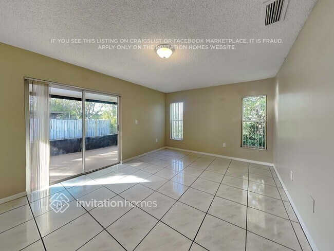 Building Photo - 7215 SW 42nd Ct