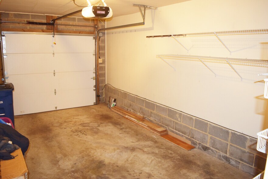 Building Photo - 9745 Lake Shore Dr