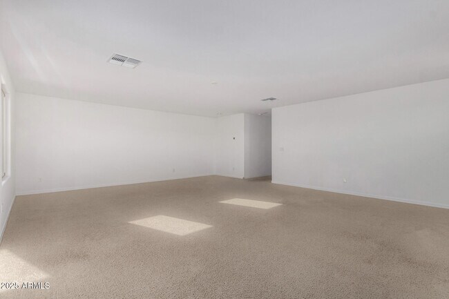 Building Photo - 15138 W Hadley St