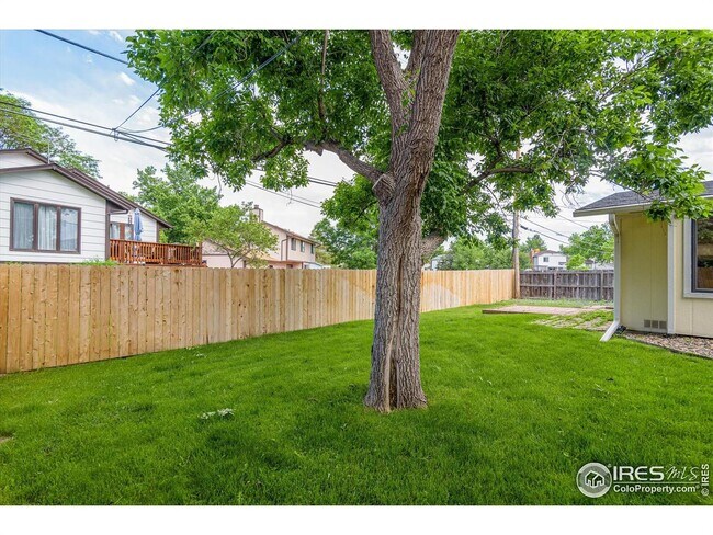 Building Photo - Charming 4-Bedroom Ranch in Prime Location...