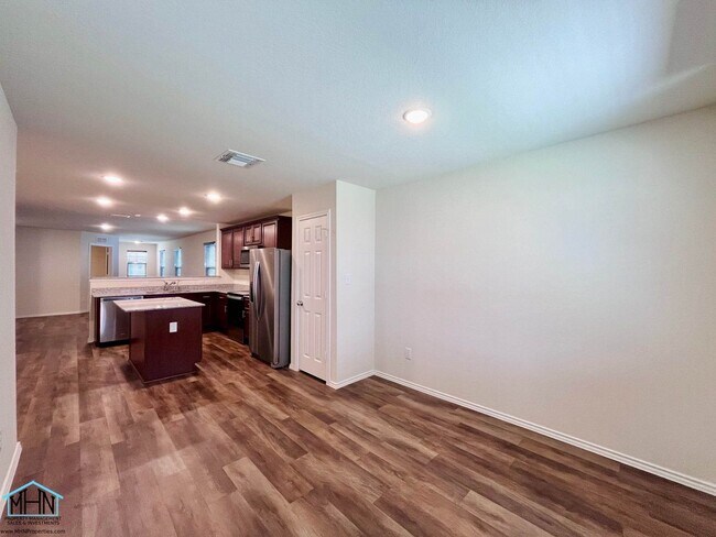 Building Photo - 6318 Sycamore Run