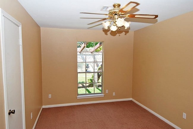 Building Photo - 16338 Autumn Wind Dr
