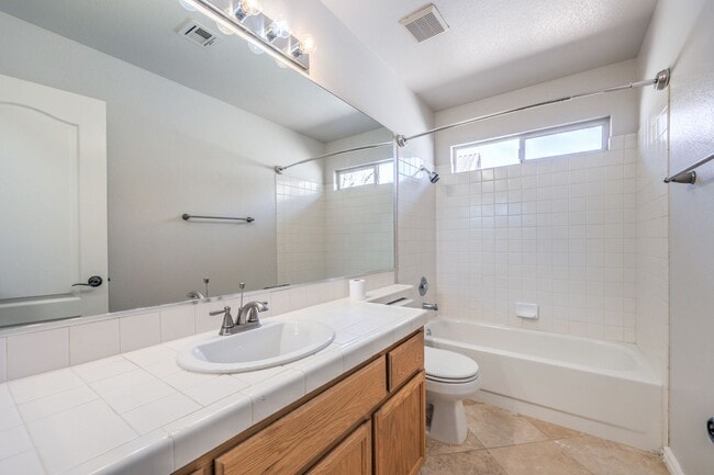 Building Photo - single story upgraded walking distance to park