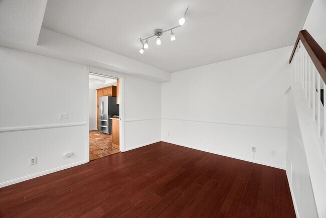 Building Photo - 3 Bed, 3 Bath townhome in Woodbridge Village