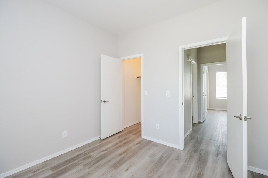 Building Photo - 7660 E Baltimore St