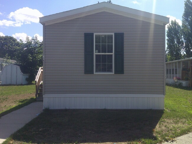 Building Photo - 314 N Green Meadow St SE