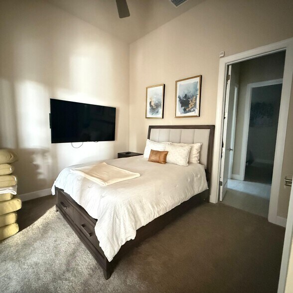 Building Photo - 1 Lionspaw VII Nobles