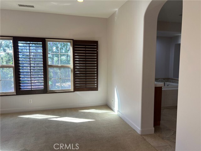 Building Photo - 27 Tree Clover