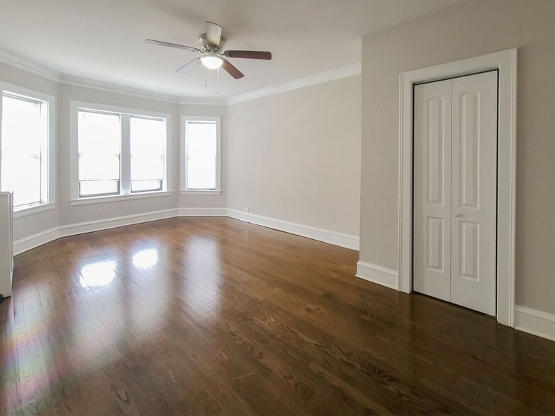 Building Photo - 5069 N Wolcott Ave