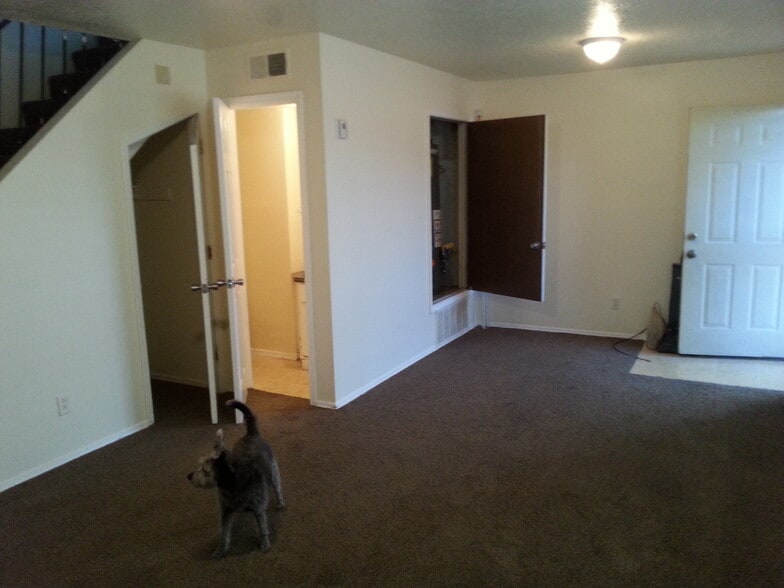 Building Photo - 2101 Elm St SE