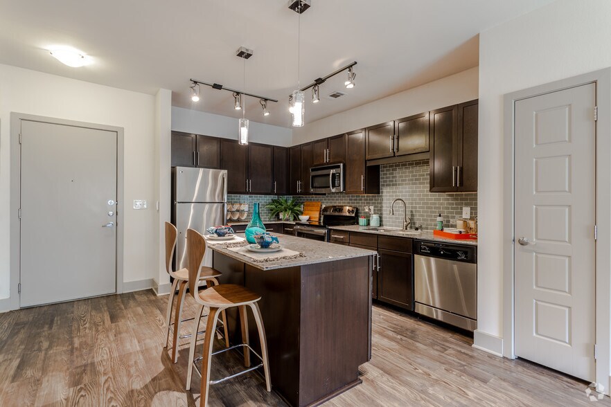 Yorktown Luxury Apartments 660 Yorktown St Dallas TX 75208