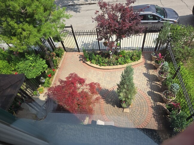 Building Photo - 2427 W Arthington St