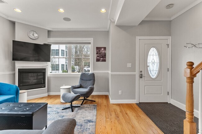 Building Photo - 51 Robey St