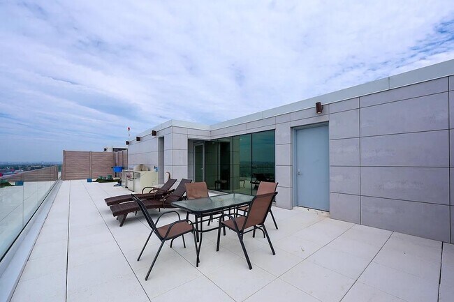 Building Photo - 133-36 37th Ave