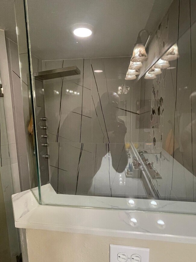 Building Photo - 2043 NW 6th Terrace