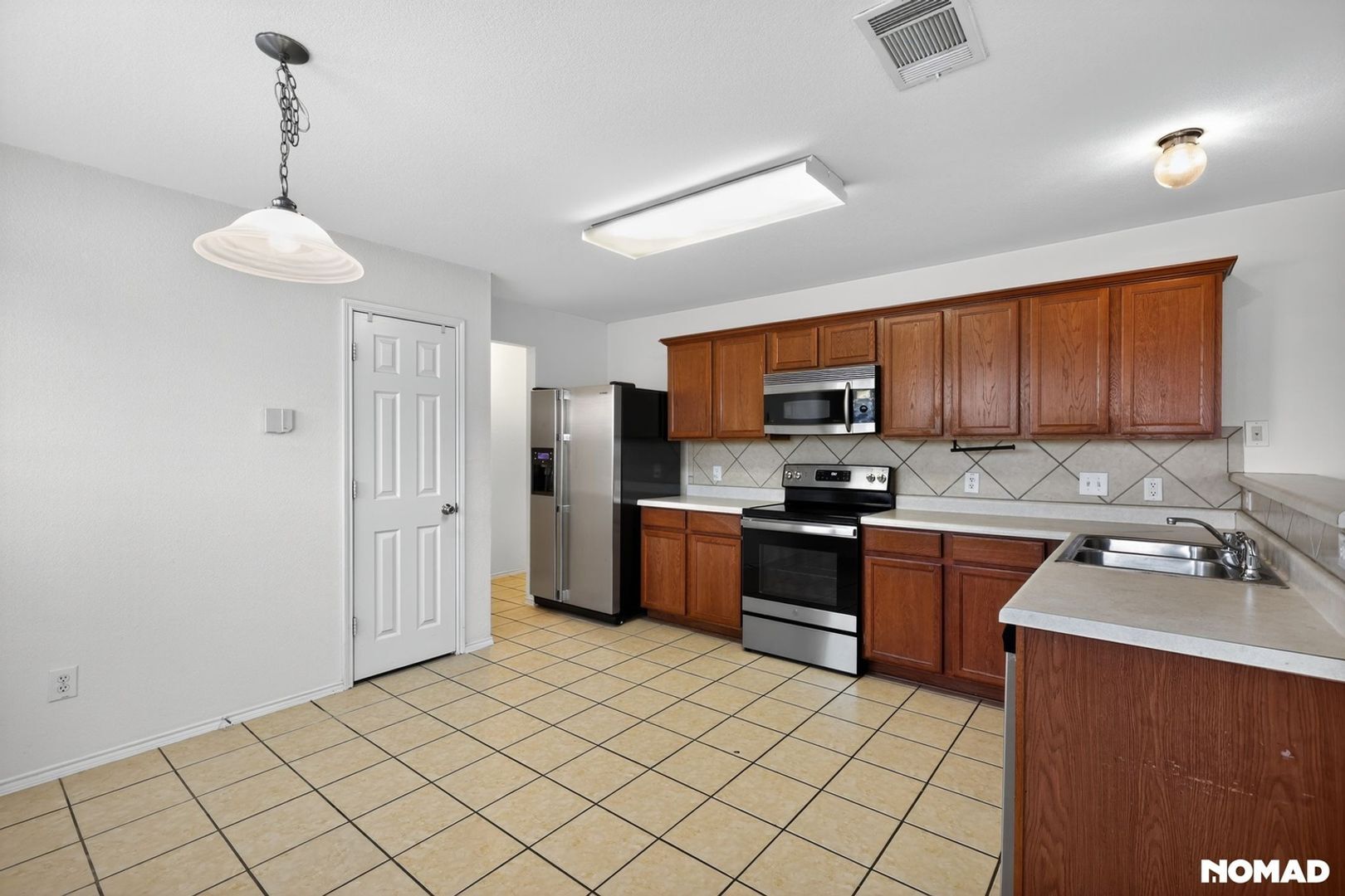 Building Photo - 1725 Bluebird Dr