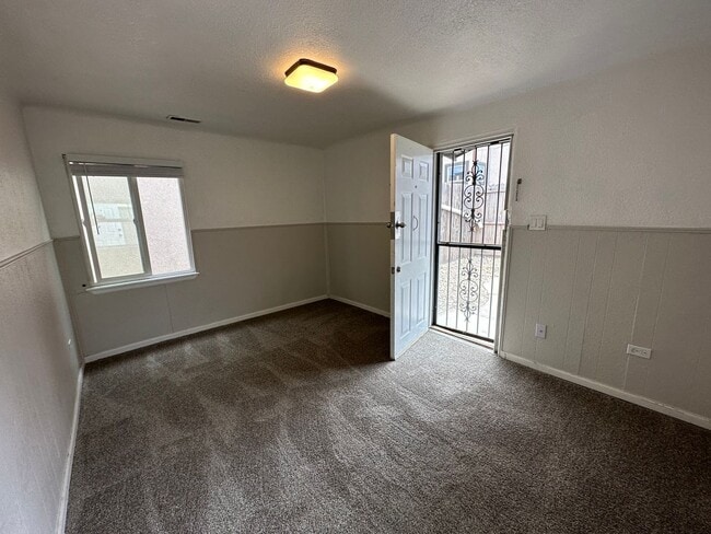Building Photo - Dakota1429
