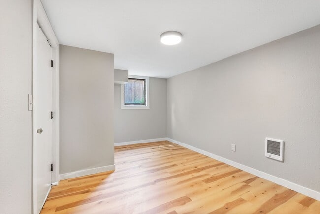 Building Photo - 3 BR Home near Springwater Trail and Powel...
