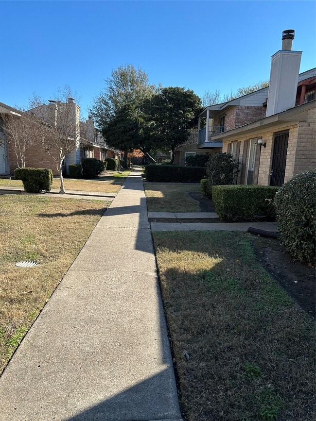 Building Photo - 9339 Westwood Village Dr