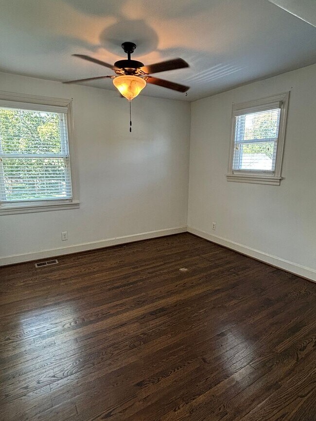 Building Photo - LEASING SPECIAL Cozy East Nashville 3 Bedr...