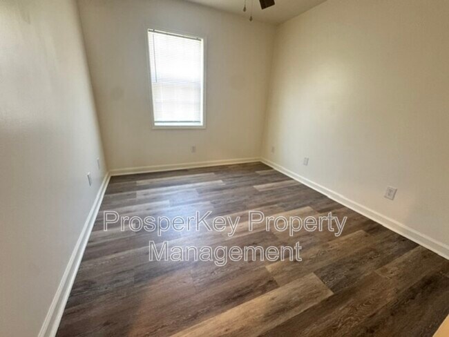 Building Photo - 802 27th Ave