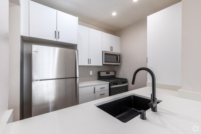 Kitchen - The Tower at Hollywood Hills