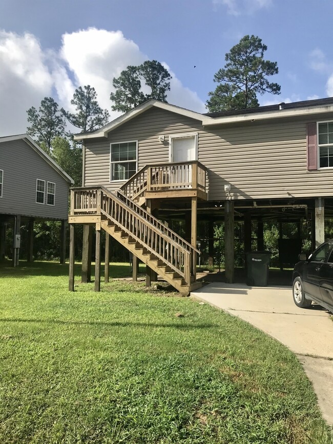 Building Photo - 6211 W Ridley St