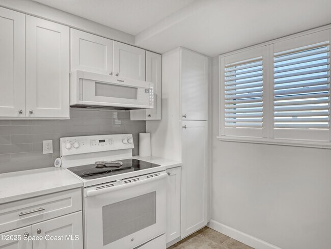 Building Photo - 170 Paradise Blvd