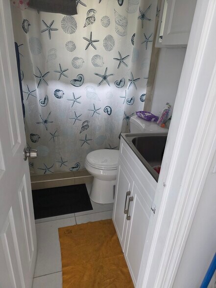 Building Photo - 3060 NW 27th St