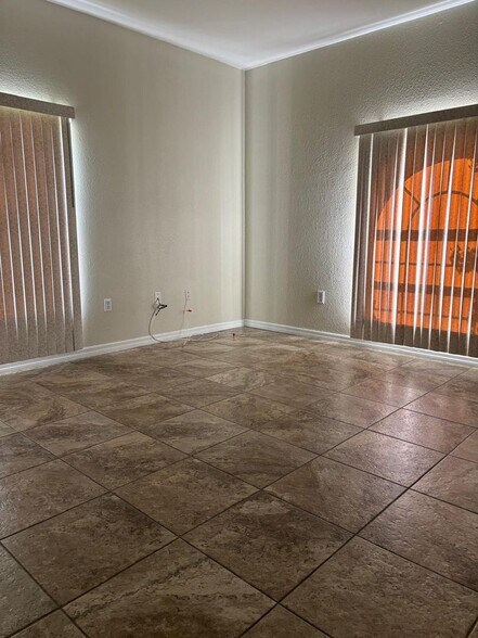 Building Photo - 616 Valencia Ct