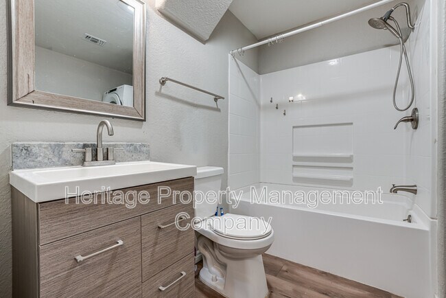 Building Photo - 479 S Sycamore Ave