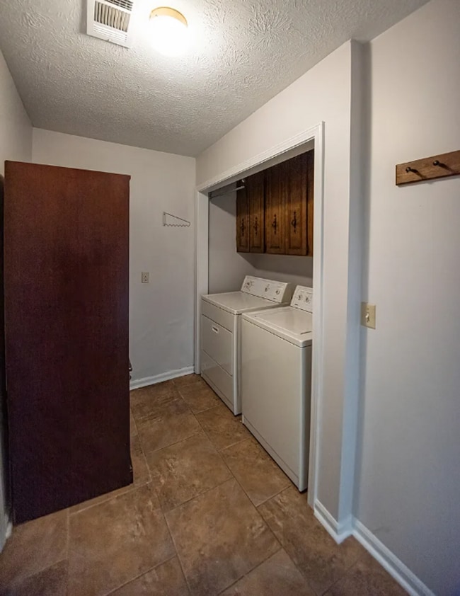 Building Photo - 3322 Shirehill Ln