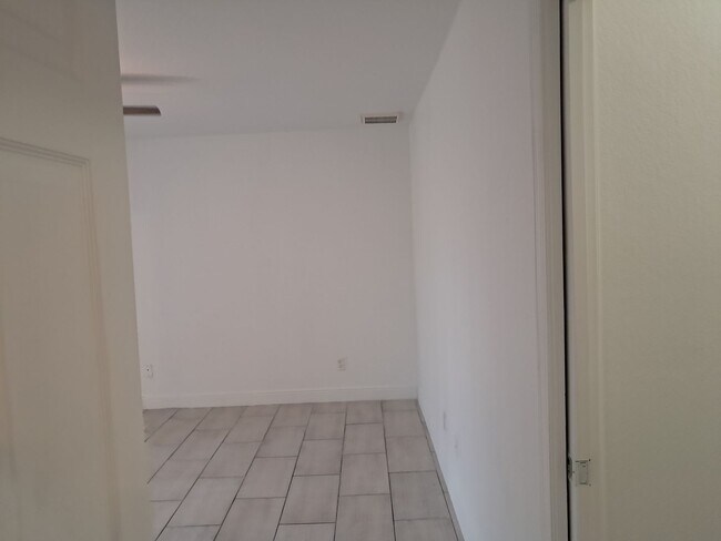 Building Photo - Priced to Rent!!!