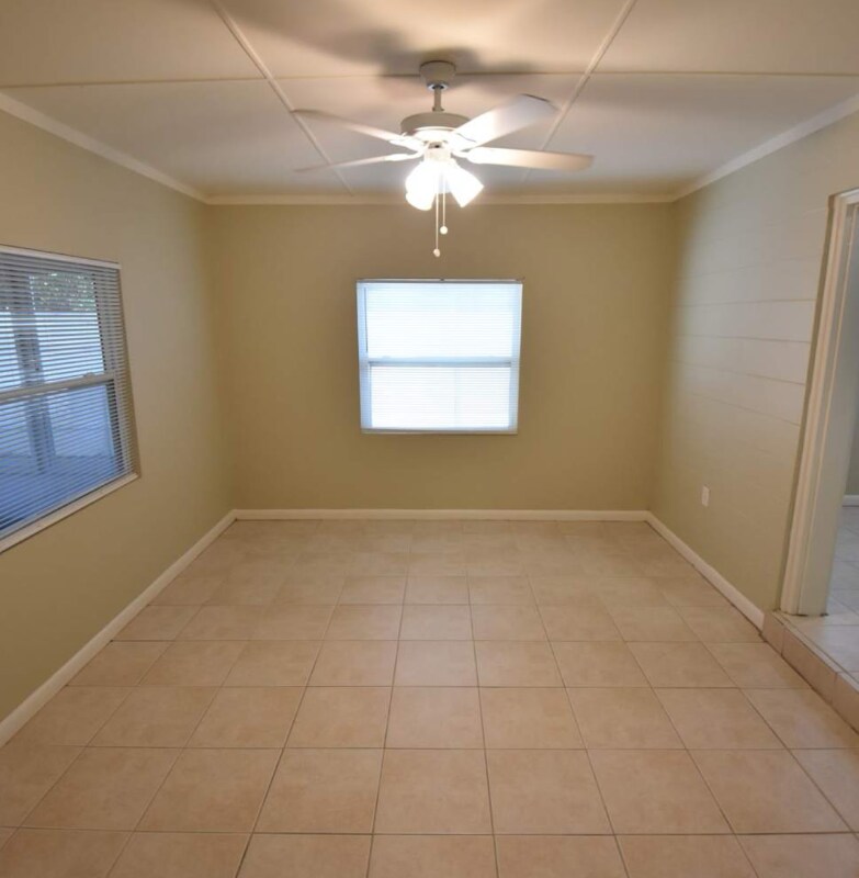 Building Photo - 1304 Viburnum Ln