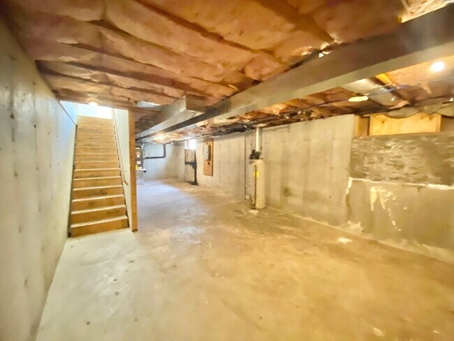 Building Photo - 93 Orleans St