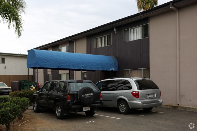 Building Photo - Courtyard Villas