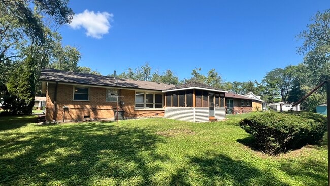 Building Photo - 3321 Hickory Ln
