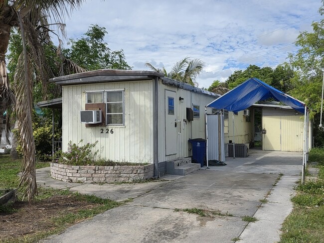 Building Photo - 226 Lamplighter Ln