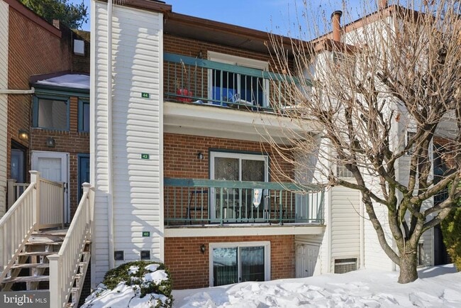 Building Photo - 3750 Clarendon Ave