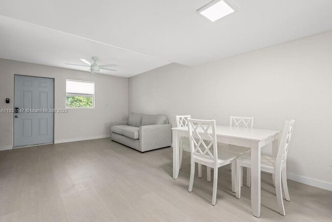 Building Photo - 2305 Tamarind Dr