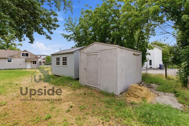 Building Photo - 8719 E Valleyway Ave