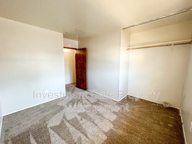 Building Photo - 2504 Gladiola Dr